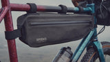 BROOKS Scape Frame Bag Black - wasserdichte Rahmentasche 3 Liter aus 600D Polyester mit Hypalon-Details - 200 g leicht, 460x60x120 mm
