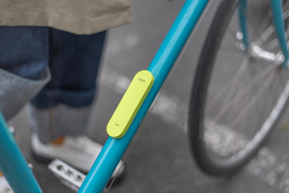 Knog Fahrradalarm und Finder schwarz neon gelb