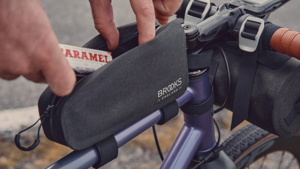 BROOKS Scape Top Tube Bag Black - wasserdichte Oberrohrtasche 0,9 Liter aus 600D Polyester mit Hypalon-Details - 100 g leicht, 210x40x110 mm