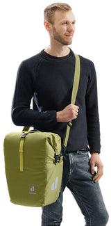 Deuter Valbona 20+5 Gepäckträgertasche 25 Liter cactus - wasserdichte Roll-Top Gepäckträgertasche mit BagFix Halterung, Regenhülle, seitlichen RV-Taschen