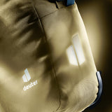 Deuter Valbona 20+5 Gepäckträgertasche 25 Liter desert - wasserdichte Roll-Top Gepäckträgertasche mit BagFix Halterung, Regenhülle, seitlichen RV-Taschen