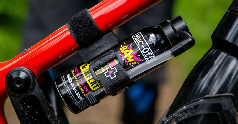 Muc-Off BAM! Pannenspray 125ml, Reifendichtmittel für Tubeless- und Schlauchreifen, schnelle Abdichtung bei Löchern bis 4mm, CO&#8322;-basiert, sofort einsatzbereit