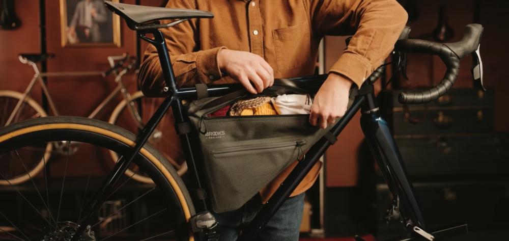 BROOKS Scape Full Frame Bag Black - wasserdichte Rahmentasche 5,5 Liter aus 600D Polyester mit Hypalon-Details - 390 g leicht, 480x60x290 mm