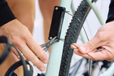 TRELOCK Halterung ADD IT - universelle Fahrradhalterung zur flexiblen Montage von Schlössern, Flaschen und Zubehör am Rahmen, passend für 64mm Flaschenhalterpunkte