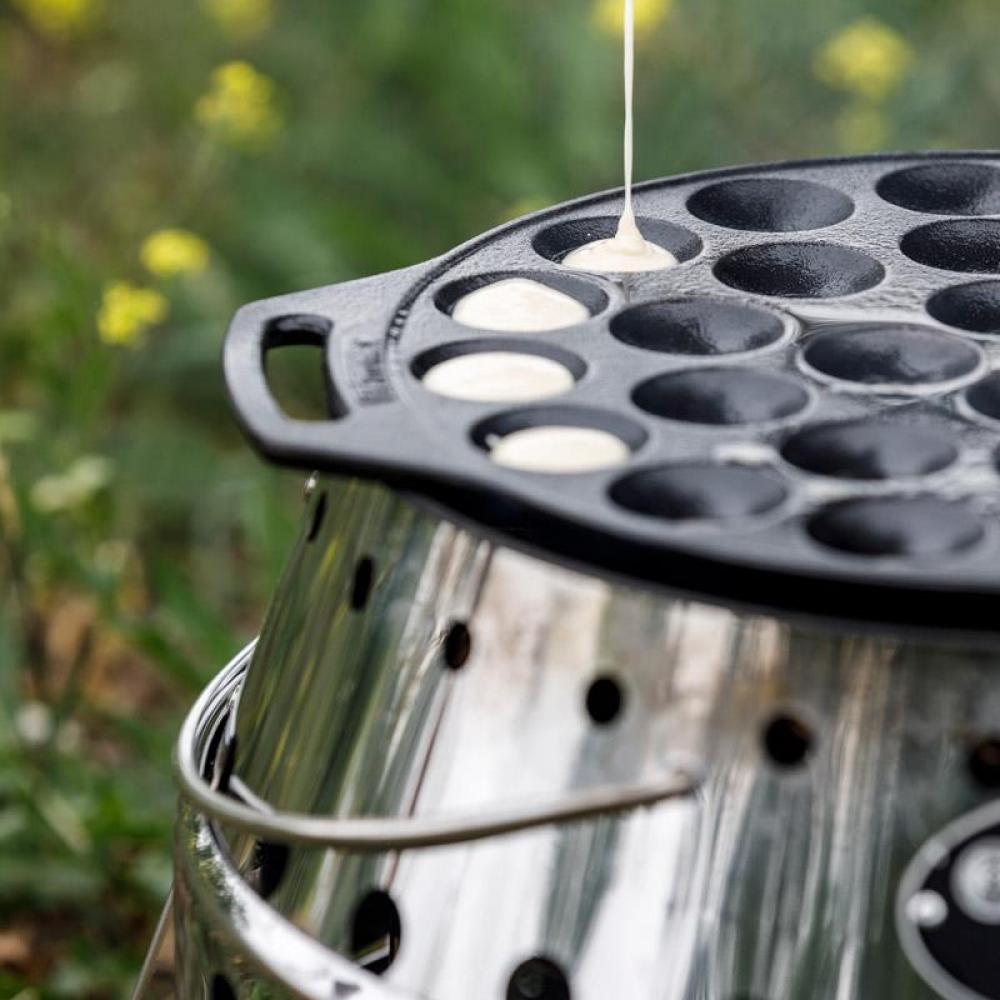 Petromax Poffertjespfanne Gusseisen Ø30cm für 30 Mini-Pfannkuchen, optimale Wärmeverteilung, geeignet für Feuer, Ofen und Herd