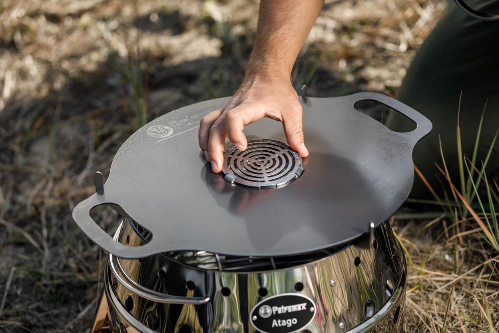 Petromax Atago Grillplatte Einsatz  Grillrost aus geöltem Stahl für charakteristische Grillstreifen, passend für Atago Grill, 10,9 x 10,9 x 1,2 cm