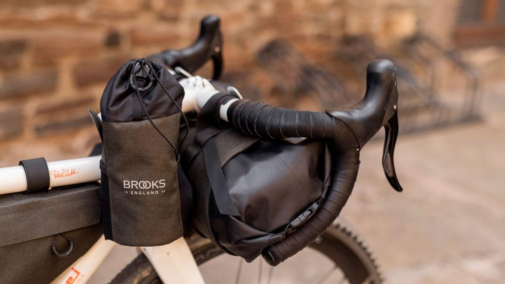 BROOKS Scape Feed Pouch Black - wasserdichte Lenkertasche 1,2 Liter aus 600D Polyester mit Hypalon-Details - 100 g leicht, 100x100x160 mm
