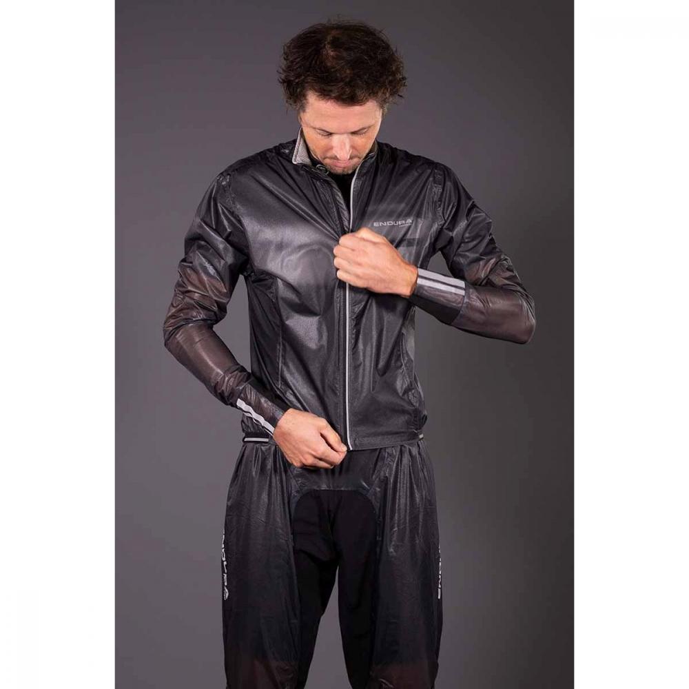 Endura FS260-Pro Adrenaline Race Cape II schwarz Größe L - extrem leichte, wasserdichte und atmungsaktive Regenjacke mit durchgehendem Reißverschluss, transparentem Material, reflektierenden Elementen
