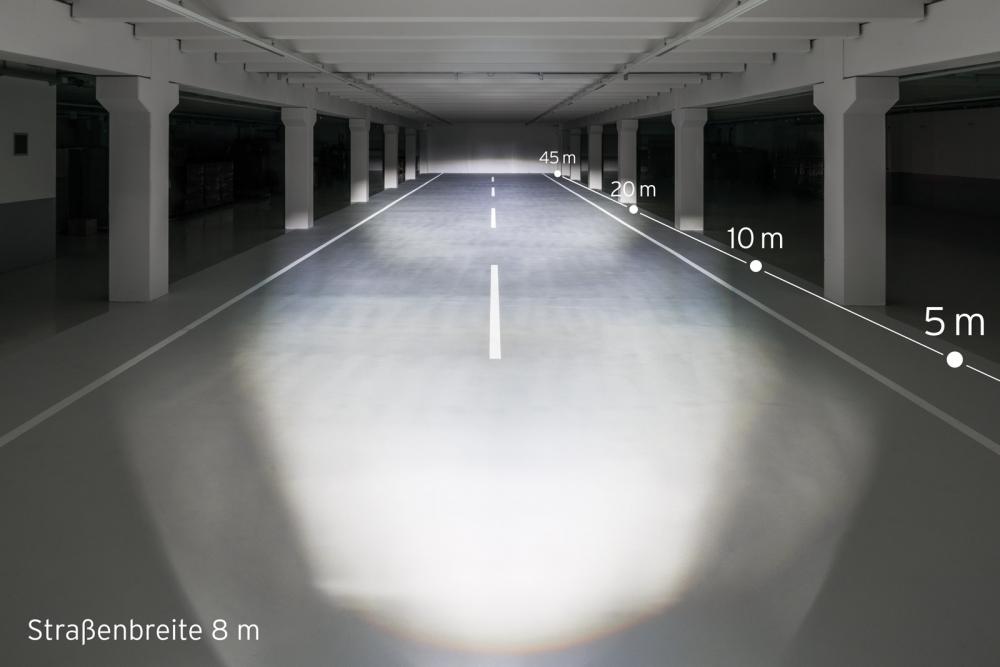 Busch & Müller LED-Frontlicht Lumotec IQ&#8209;X Senso&#8239;Plus - 100&#8239;Lux, Aluminium schwarz&#8209;eloxiert, sensorgesteuertes Tagfahr- & Standlicht, StVZO-genehmigt