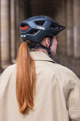 ABUS Aduro 2.0 Urban Fahrradhelm Unisex 58-62 cm midnight blue/schwarz, LED-Rücklicht, In-Mold, 14 Belüftungen