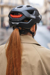 ABUS Aduro 2.0 Urban Fahrradhelm Unisex 58-62 cm midnight blue/schwarz, LED-Rücklicht, In-Mold, 14 Belüftungen