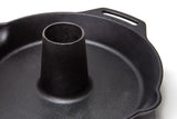 Petromax Gusseiserner Geflügelbräter cf30, Ø30cm, für saftiges Hähnchen oder Ente im Ofen oder Grill, mit Vertiefung für Kräuter, gleichmäßige Hitzeverteilung