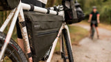 BROOKS Scape Full Frame Bag Mud Green - wasserdichte Rahmentasche 5,5 Liter aus 600D Polyester mit Hypalon-Details - 390 g leicht, 480x60x290 mm