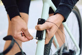 TRELOCK Halterung ADD IT - universelle Fahrradhalterung zur flexiblen Montage von Schlössern - Flaschen und Zubehör am Rahmen passend für 64mm Flaschenhalterpunkte - Adapter