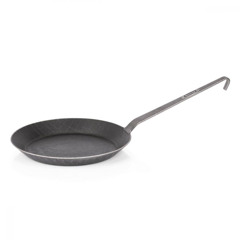 Petromax Schmiedeeiserne Pfanne SP24, 24 cm Durchmesser, exzellente Wärmeleitfähigkeit, ideal für scharfes Anbraten auf allen Herdarten und offenem Feuer