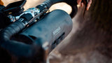 BROOKS Scape Handlebar Pouch Mud Green - wasserdichte Lenkertasche 3 Liter mit Fronttasche & Rollverschluss - ideal für Gravel & Bikepacking