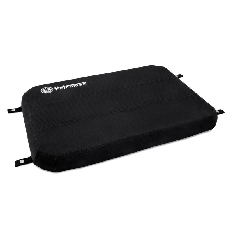 Petromax Sitzkissen für Kühlbox kx50, schwarz, 66x46,5x5,5 cm, robustes 600D Ripstop-Gewebe, Anti-Rutsch-Unterseite, 4-Punkt-Druckknopfsystem
